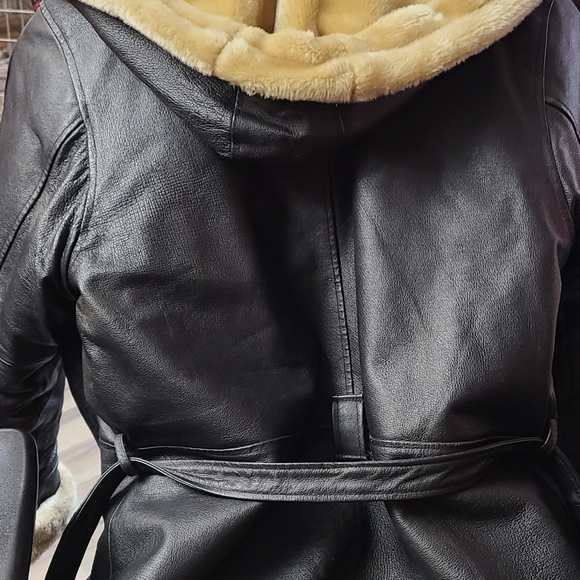 Tanners Heavy Leather Coat - Picture 2 of 3